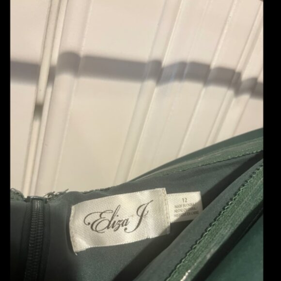 Eliza J - Asymmetric Ruffle Hem Cocktail Dress (Emerald) - Picture 6 of 6